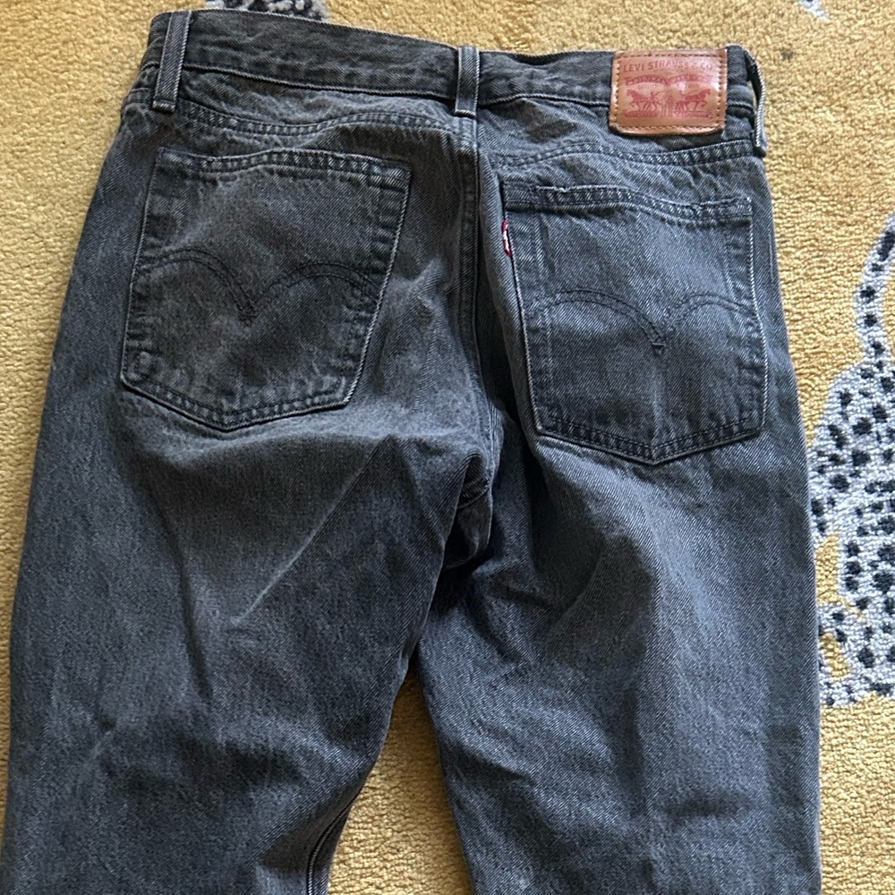 Levi’s wedgie fit in grey tumble size 26